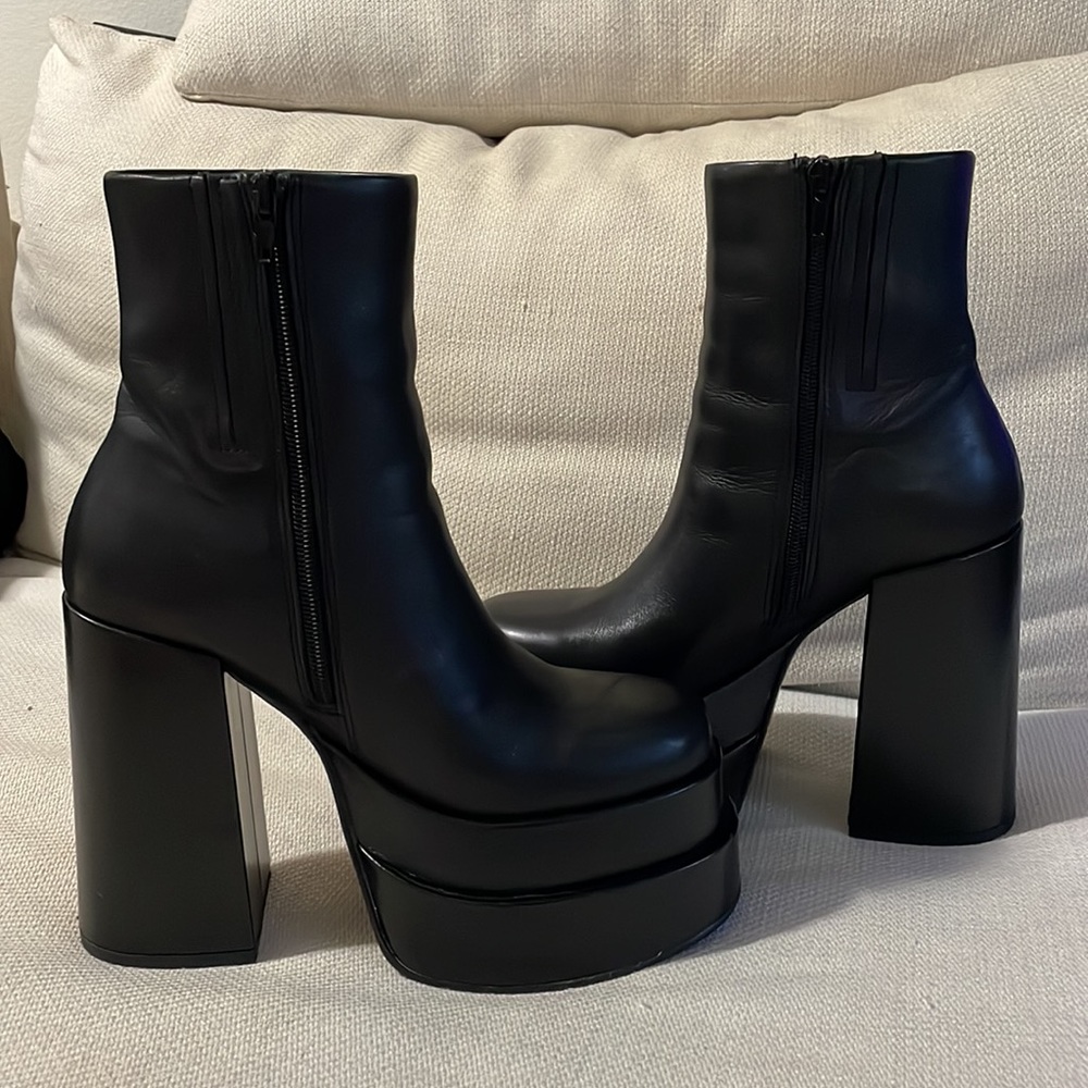 Steve Madden Cobra Boots Size 7.5